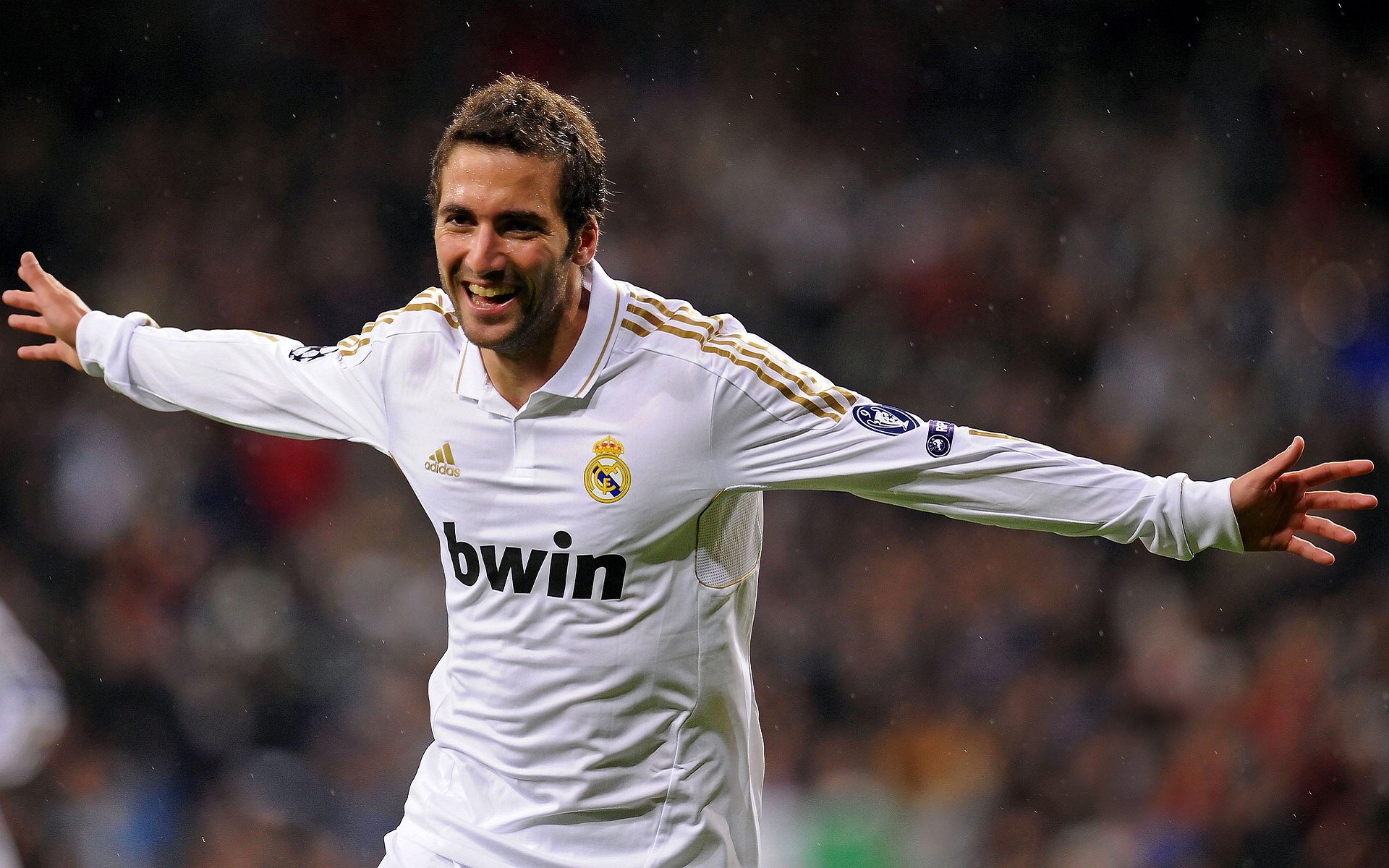 “英超积分战逐渐升温，强队士气高昂”，英超积分榜超